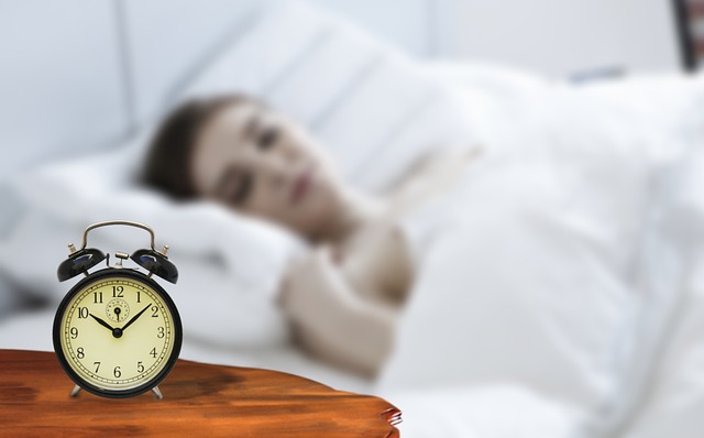 Cinco alimentos que você nunca deve comer antes de dormir — e cinco que você pode e deve!